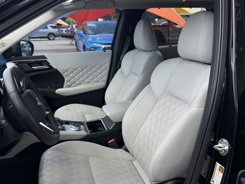 Used 2024 Mitsubishi Outlander SEL Black Edition AWD/4WD image 16