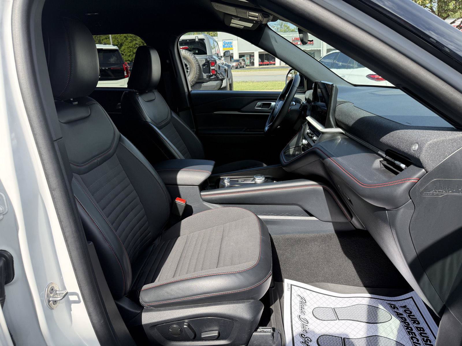 Used 2025 Ford Explorer ST-Line w/ ST-Line Street Pack AWD/4WD image 20