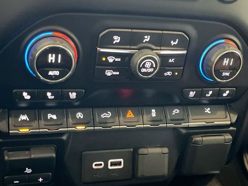 Used 2019 Chevrolet Silverado 1500 High Country image 19