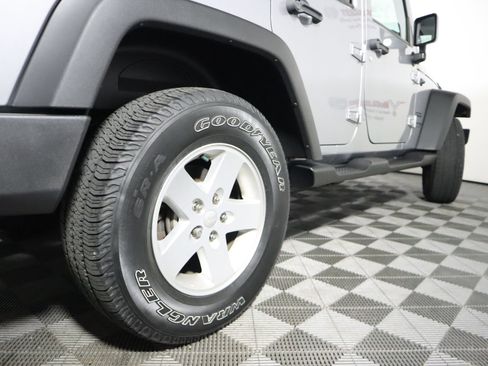 Used 2018 Jeep Wrangler Unlimited Sport S AWD/4WD image 9