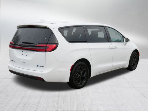 Used 2022 Chrysler Pacifica Limited w/ S Appearance Package image 7