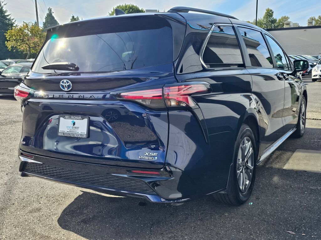Used 2023 Toyota Sienna XSE AWD/4WD image 5