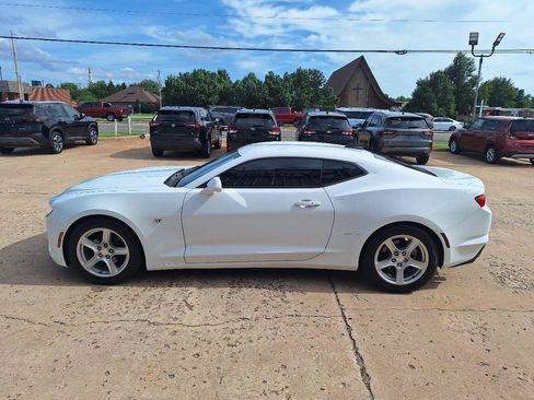 Used 2022 Chevrolet Camaro LT RWD image 4