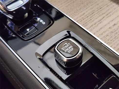 Used 2025 Volvo XC90 B6 Plus image 22