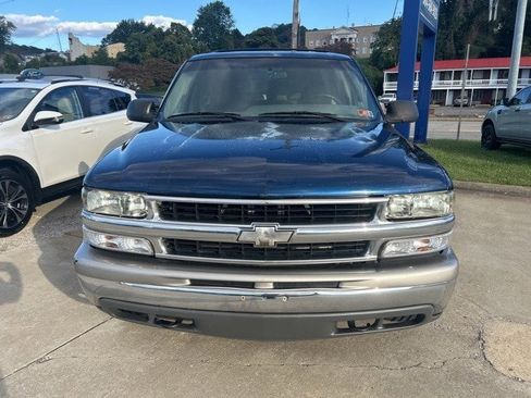 Used 2000 Chevrolet Suburban LS w/ LS Preferred Equipment Group image 2