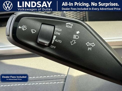 Used 2025 Volkswagen Tiguan SE R-Line AWD/4WD image 23