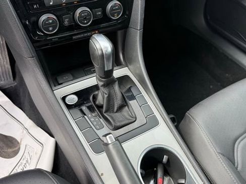 Used 2022 Volkswagen Passat 2.0T image 23