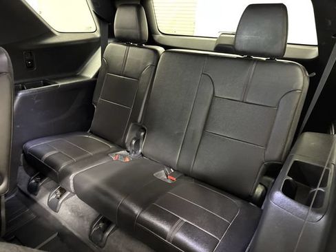 Certified 2023 Chevrolet Traverse RS w/ LPO, Floor Liner Package AWD/4WD image 14