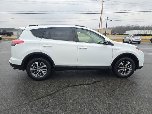 Used 2018 Toyota RAV4 XLE image 5