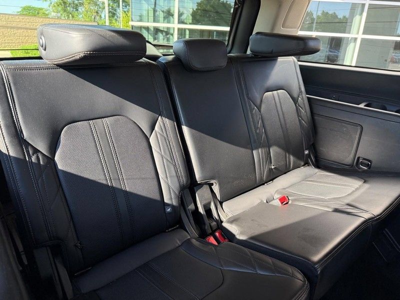 Used 2021 Ford Expedition Platinum AWD/4WD image 13
