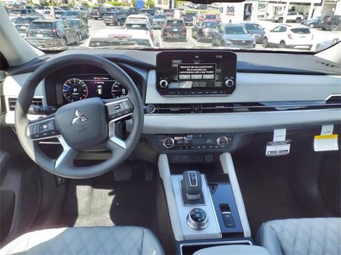 Used 2024 Mitsubishi Outlander SEL image 8