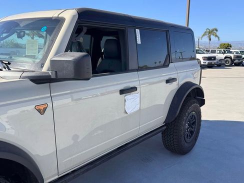 New 2026 Ford Bronco Badlands w/ Sasquatch Package AWD/4WD image 9