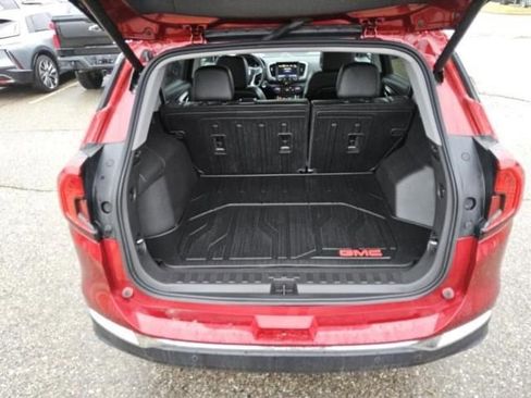 Used 2024 GMC Terrain SLT w/ Infotainment Package II image 4