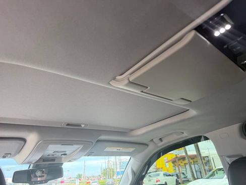 Used 2017 GMC Yukon XL SLT w/ Open Road Package RWD image 16