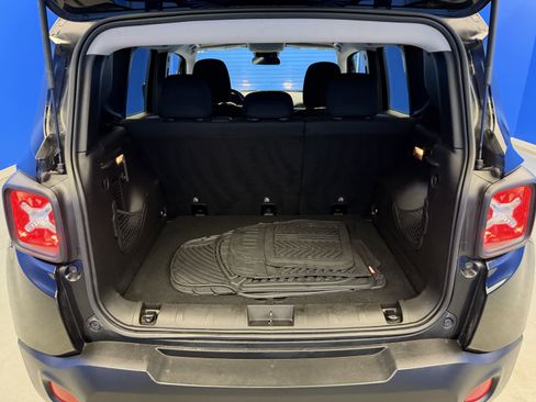 Used 2016 Jeep Renegade Latitude FWD image 25