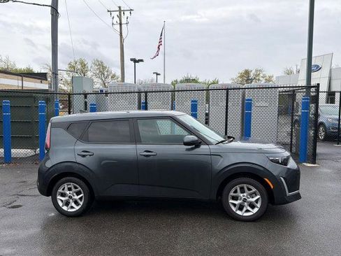 Used 2025 Kia Soul LX w/ LX Technology Package FWD image 5