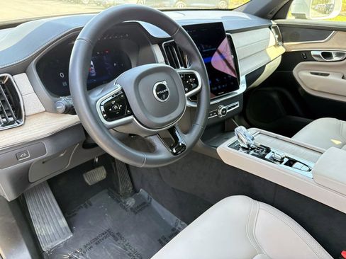 Used 2025 Volvo XC90 B5 Core w/ Protection Package image 23