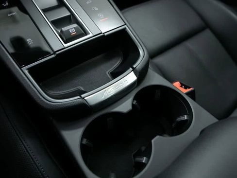 Used 2025 Porsche Macan image 27