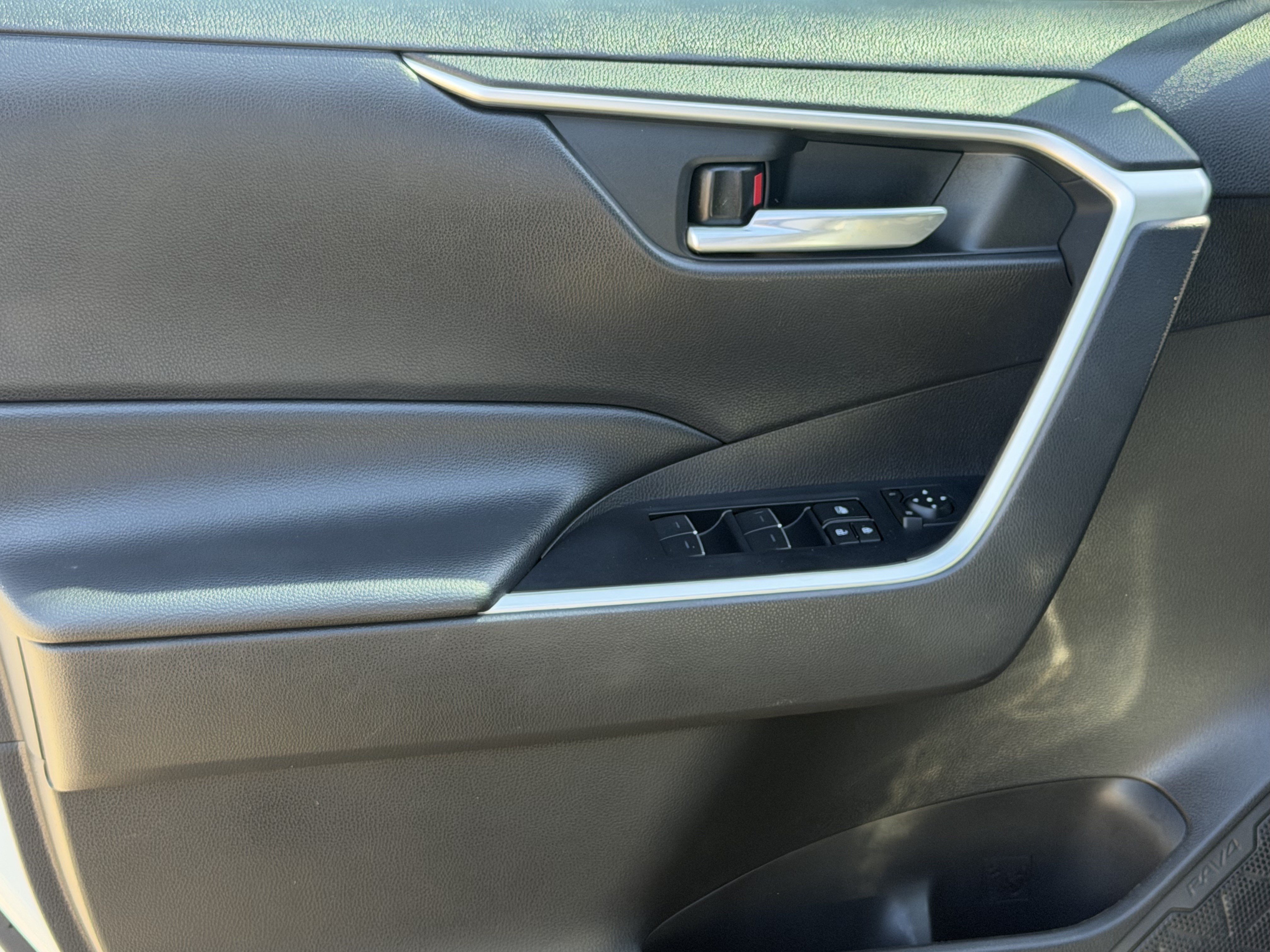 Used 2023 Toyota RAV4 XLE FWD image 13
