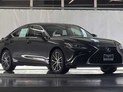 Used 2025 Lexus ES 300h w/ Premium Package FWD image 6