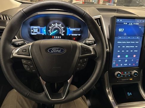 Used 2024 Ford Edge Titanium image 12