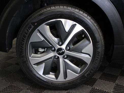 Used 2022 Kia Niro EX FWD image 6