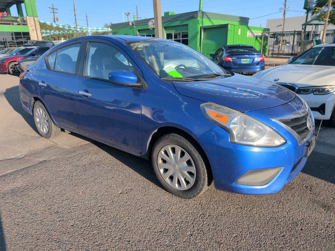 Used 2015 Nissan Versa SV FWD image 1