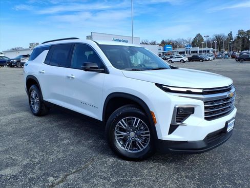 New 2026 Chevrolet Traverse LT w/ Driver Confidence Package image 2