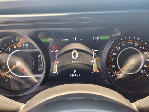 Used 2025 Jeep Gladiator Sport AWD/4WD image 18
