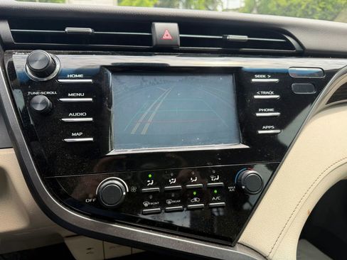 Used 2019 Toyota Camry LE FWD image 14