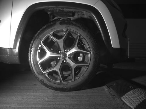 Used 2025 Jeep Compass Limited image 13