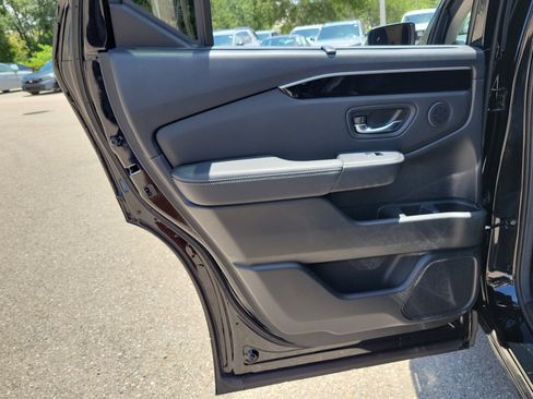 Used 2025 Honda Pilot Touring image 12