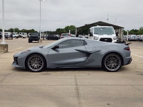 Used 2025 Chevrolet Corvette Z06 RWD image 12