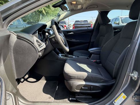 Used 2018 Chevrolet Cruze LT w/ Convenience Package FWD image 8