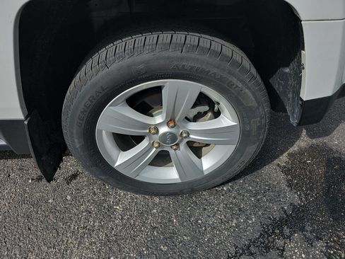 Used 2014 Jeep Patriot Latitude FWD image 10