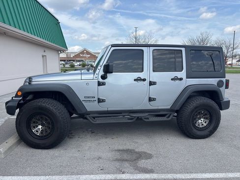 Used 2017 Jeep Wrangler Unlimited Sport w/ Connectivity Group image 3