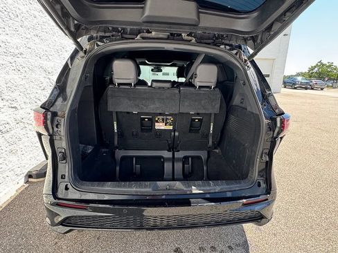 Used 2022 Toyota Sienna XSE w/ XSE Plus Package AWD/4WD image 5