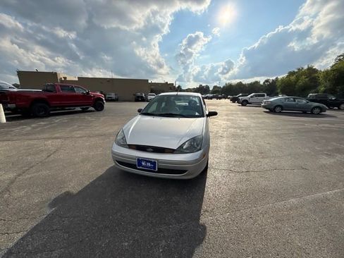 Used 2004 Ford Focus SE FWD image 12