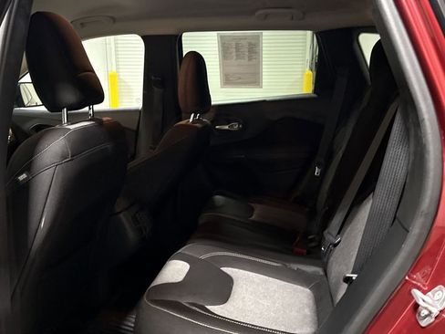 Used 2015 Jeep Cherokee Sport w/ Sport Appearance Group FWD image 21