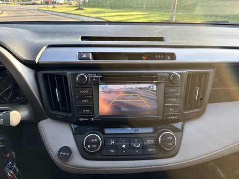 Used 2017 Toyota RAV4 XLE FWD image 28