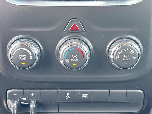 Used 2016 RAM 1500 Express RWD image 15