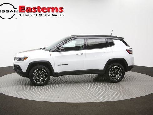 Used 2025 Jeep Compass Trailhawk w/ Trailer Tow Group AWD/4WD image 57