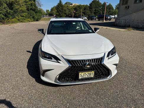Certified 2024 Lexus ES 300h w/ Premium Package FWD image 31