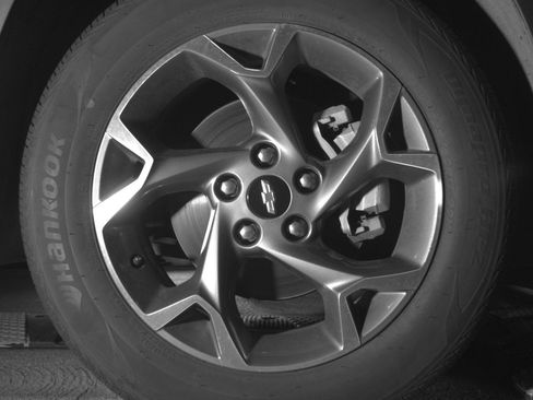Used 2025 Chevrolet Trax LT FWD image 13