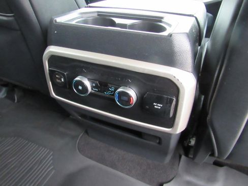 Used 2023 Ford Expedition XLT image 31