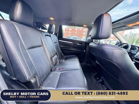 Used 2017 Toyota Highlander XLE AWD/4WD image 17