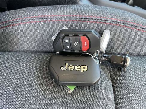 New 2025 Jeep Gladiator Rubicon w/ Convenience Group image 35