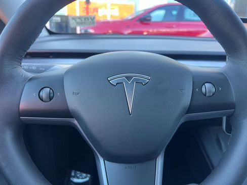 Used 2023 Tesla Model Y Performance image 23