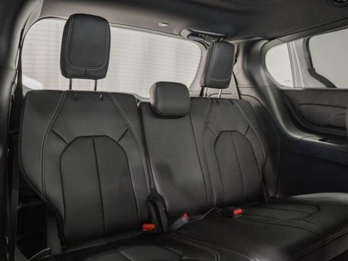 New 2026 Chrysler Pacifica Select image 23