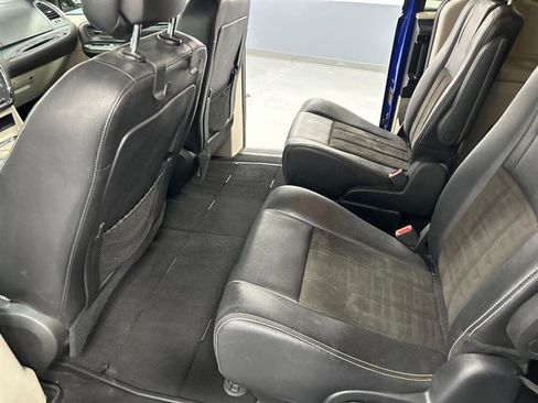 Used 2020 Dodge Grand Caravan SXT image 15